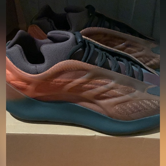 Yeezy 700 v3 copper fade